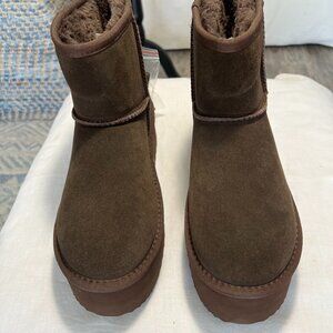 Dream Pairs Suede Platform Boot Size 9